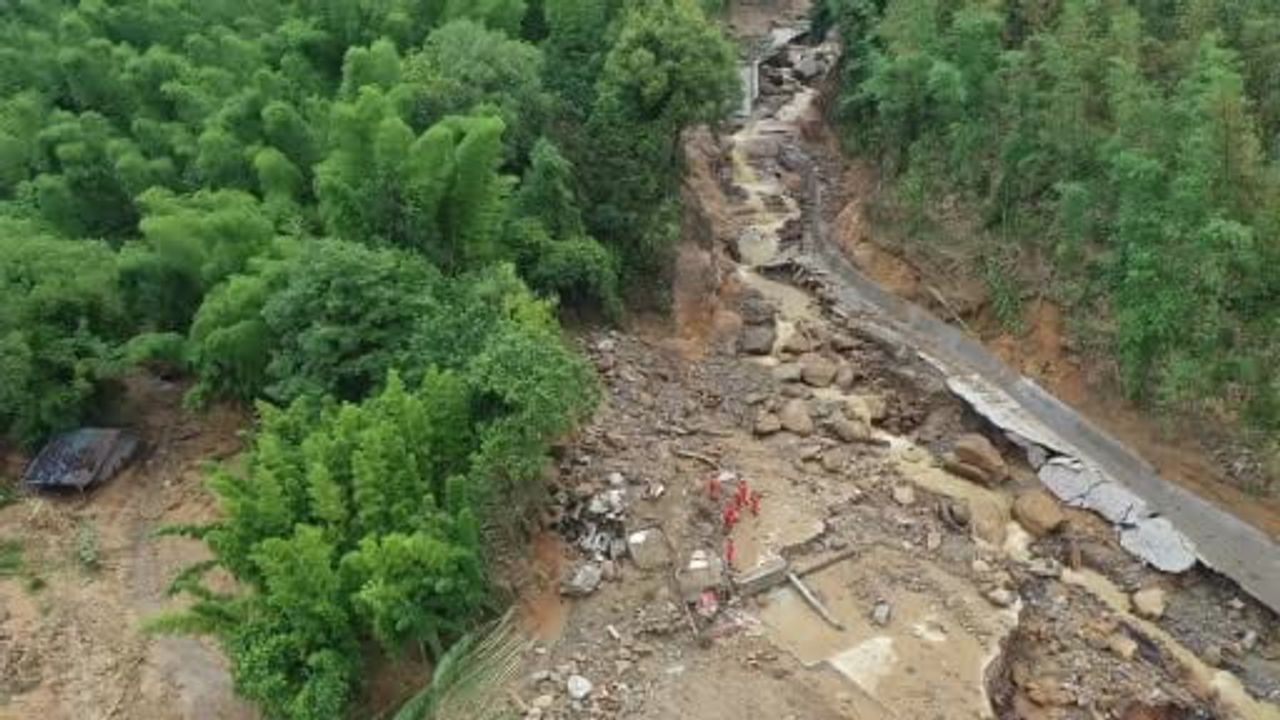 Çin'in güneybatısı Chongqing'de sel: 9 ölü, 11 kayıp — Kurtarma çalışmaları sürüyor