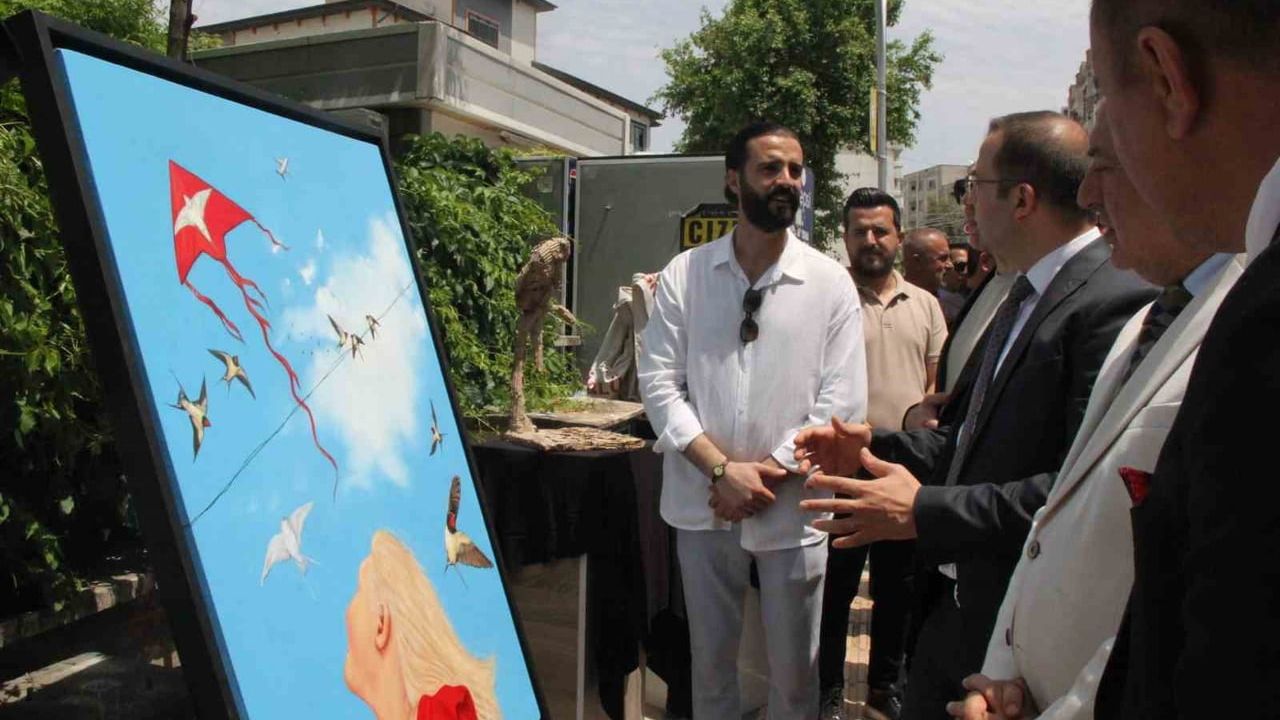 Cizre’de genç sanatçılar Sevgi Sokak’ta yıl sonu resim sergisini açtı