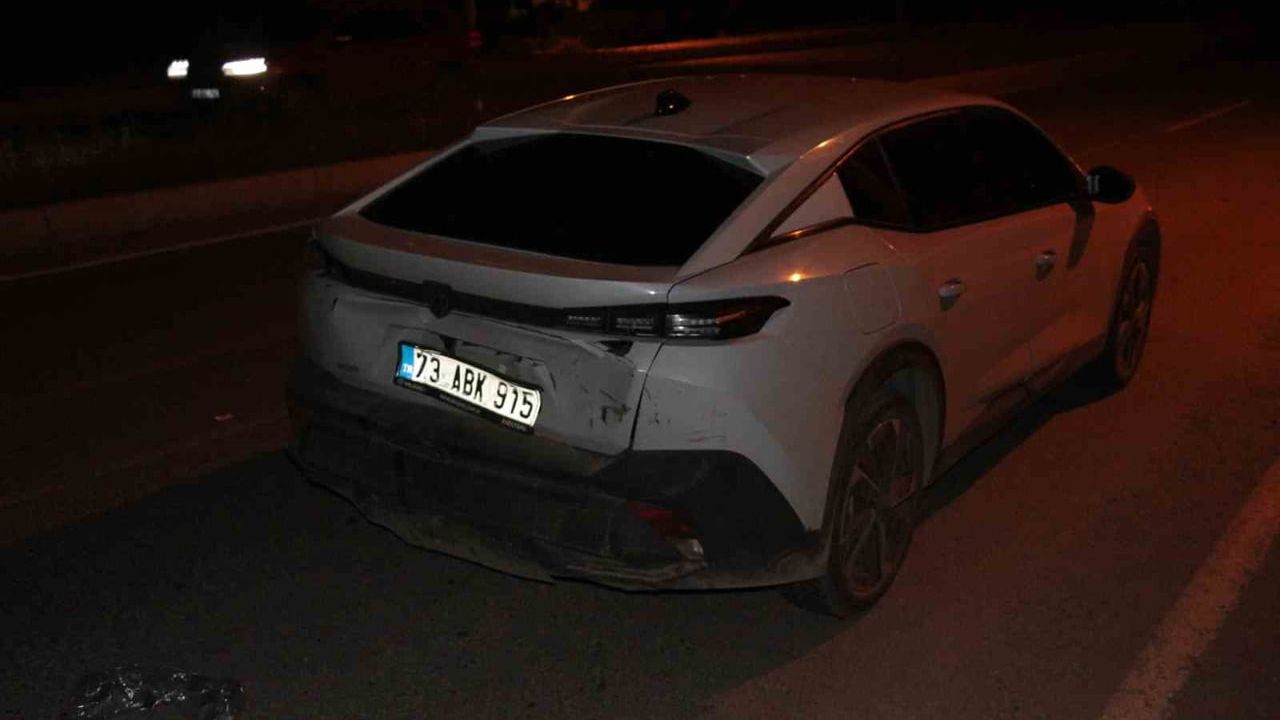 Cizre'de kamyonetin otomobile arkadan çarpması sonucu 2 kişi yaralandı
