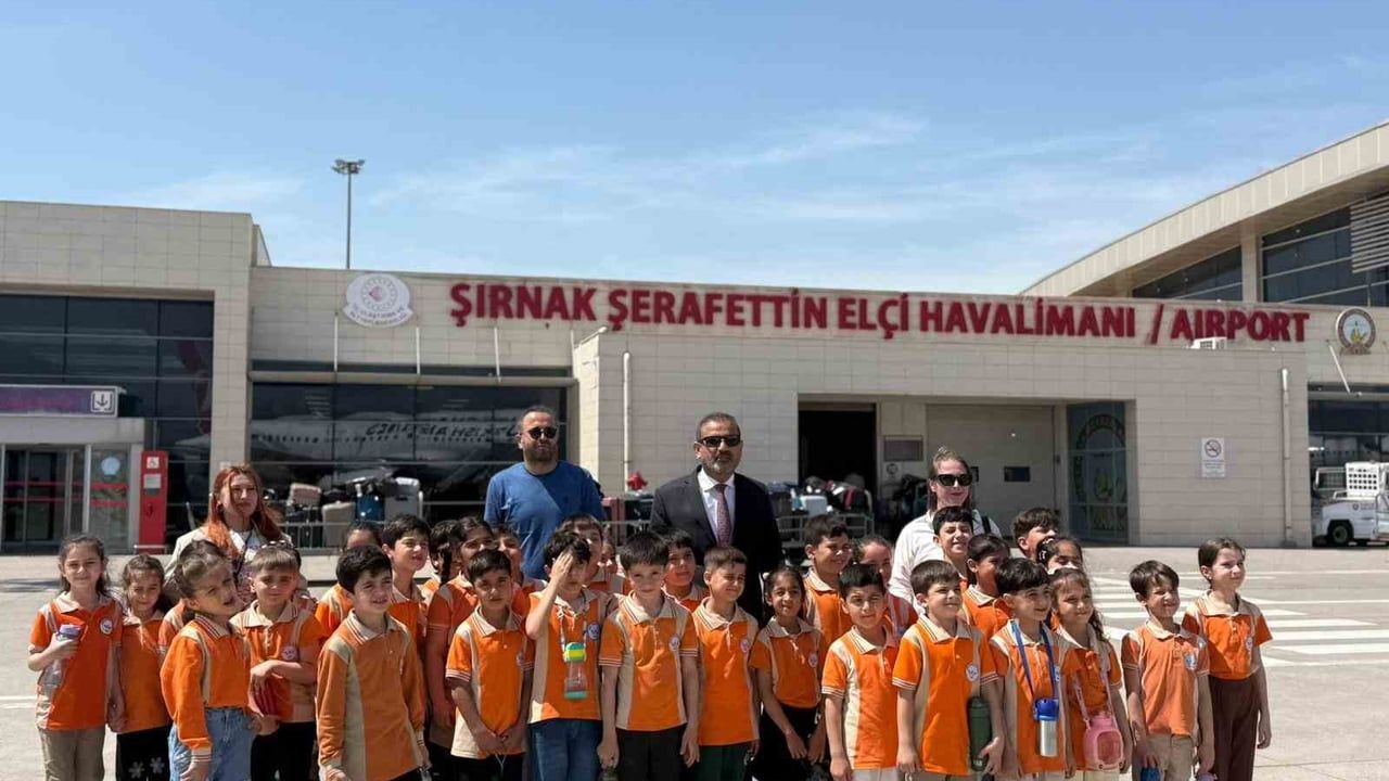Cizre'de minik öğrenciler Şerafettin Elçi Havalimanı'nı gezdi
