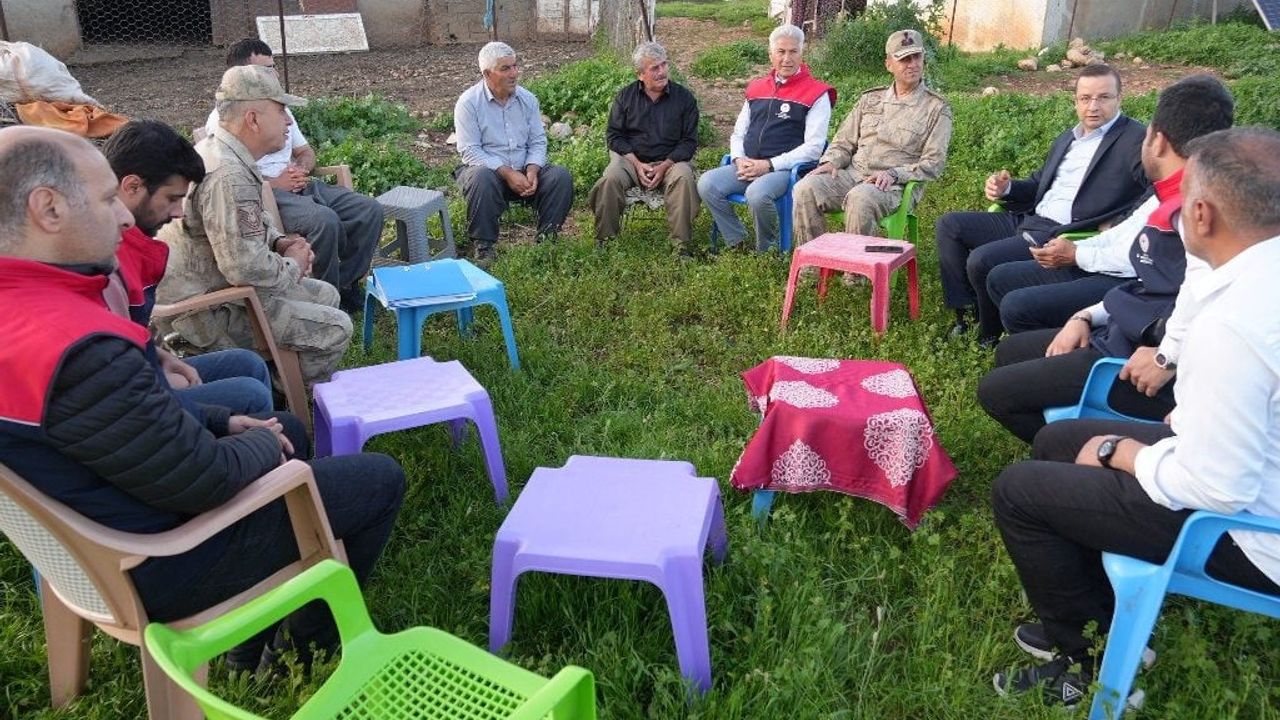 Cizre Kaymakamı Baycar, Bozalan'da göçer üreticilerin taleplerini yerinde dinledi