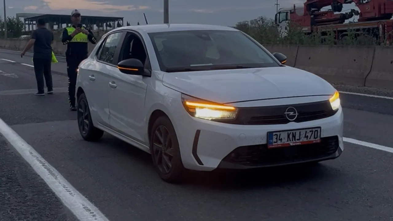 Çorlu’da kaza sonrası yol güvenliği sağlayan polise otomobil çarptı