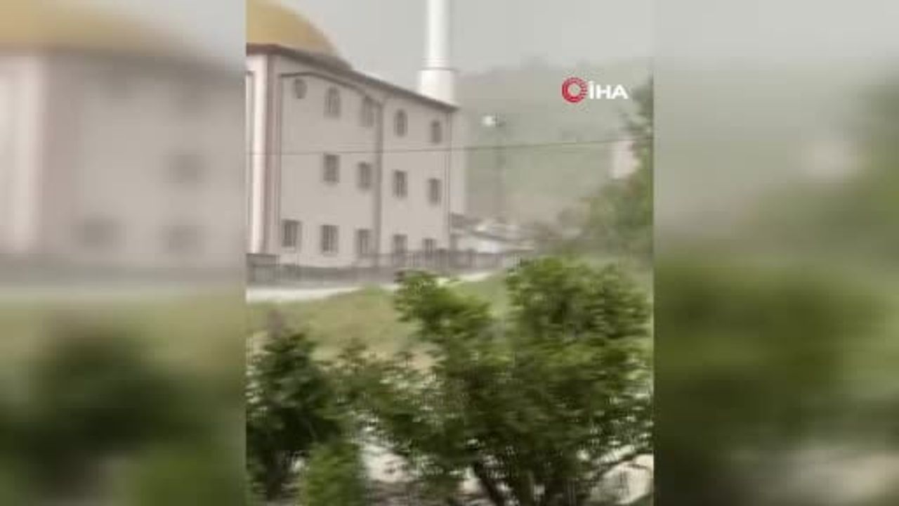Çorum'da 'sarı kod' uyarısı sonrası Alaca, Laçin ve Bayat'ta dolu etkili oldu