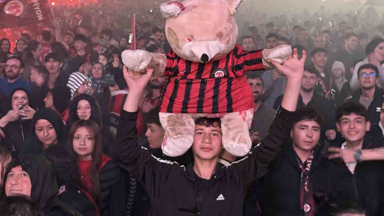 Çorum FK Süper Lig'e Yükseldi: Şehirde Binlerce Kişilik Kutlama