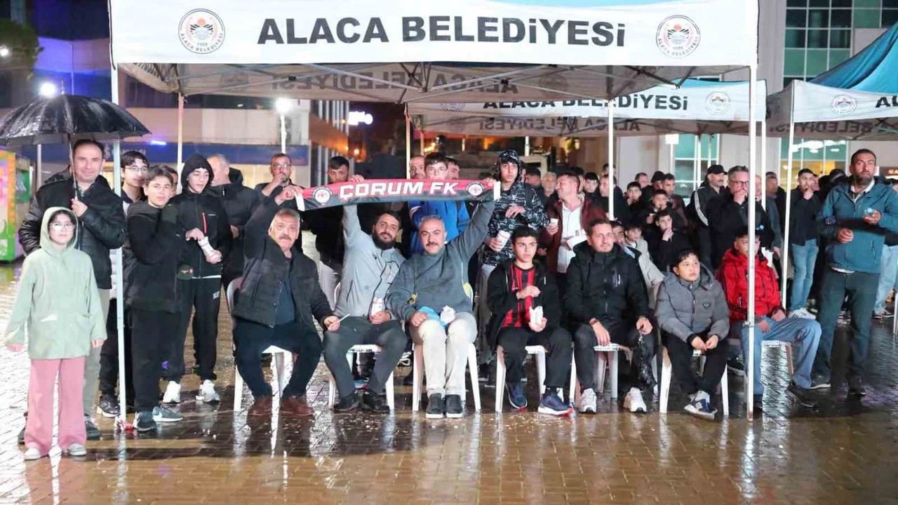 Çorum FK taraftarları Bodrumspor play-off maçını meydandaki dev ekranlardan izledi