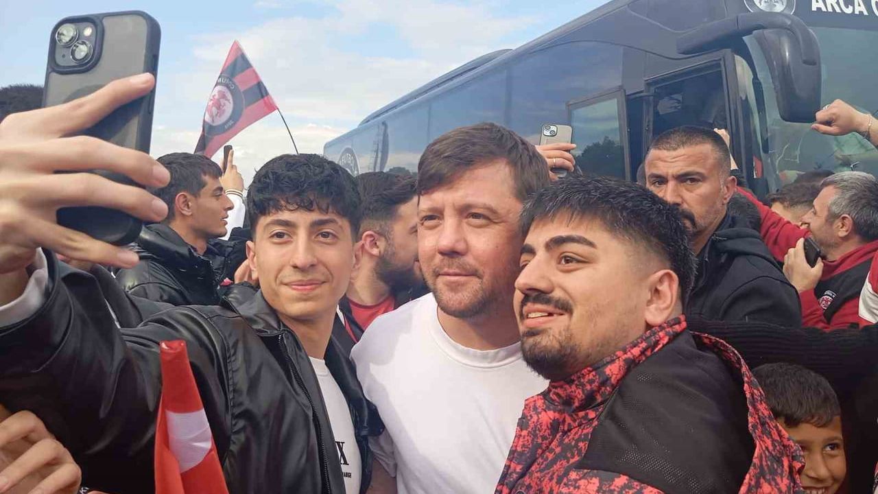 Çorum FK tarihinde ilk kez Süper Lig'e yükseldi — Kente dönüşte coşkulu karşılama