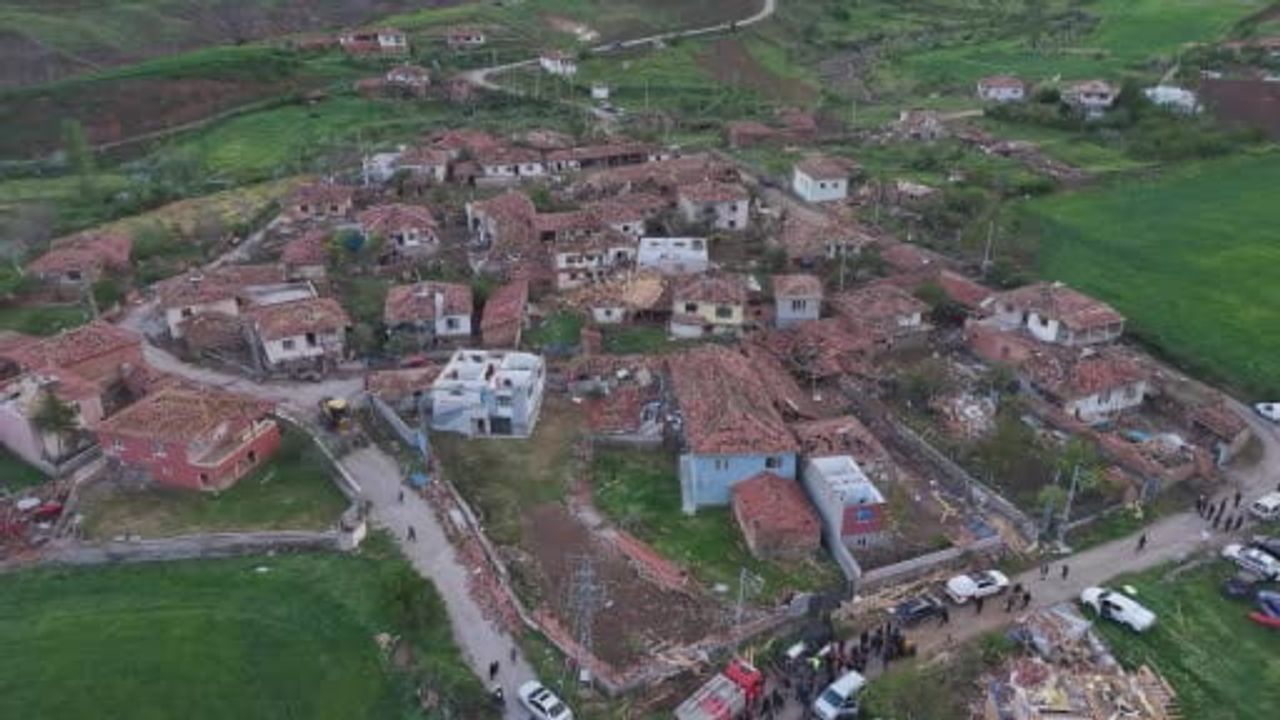 Çorum Sungurlu Oyaca Köyünde Hortum Hasarı Havadan Görüntülendi