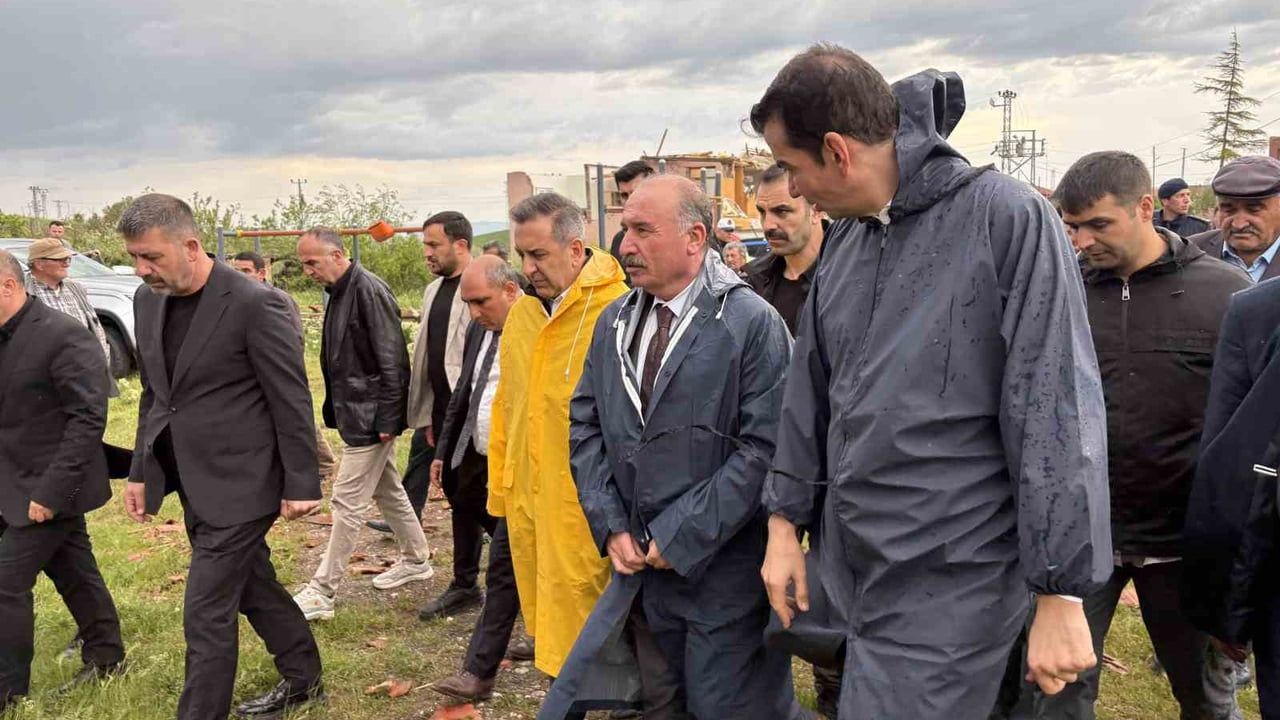Çorum Valisi Ali Çalgan: Sungurlu Oyaca köyünde hortum hasarı büyük, can kaybı yok