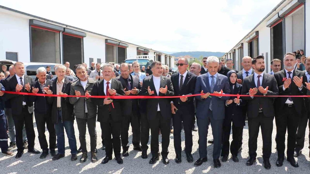 Cumayeri Galericiler ve Karma Sanayi Sitesi açıldı; 1. etap teslim edildi, 2. etap temeli atıldı