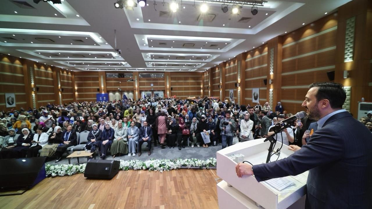 Cumhurbaşkanı Erdoğan, AK Parti İstanbul İl Kadın Kolları Danışma Meclisi'ne telefonla bağlandı