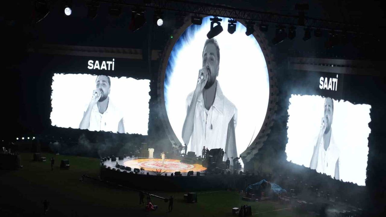 Cumhurbaşkanı Erdoğan, Kocaeli’de ‘Bir Gençlik Şöleni’ndeki Sefo Konserini Tribünden İzledi