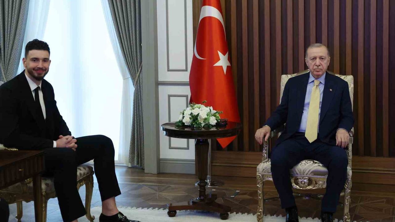 Cumhurbaşkanı Erdoğan, Millî Basketbolcu Alperen Şengün'ü Cumhurbaşkanlığı Külliyesinde Kabul Etti