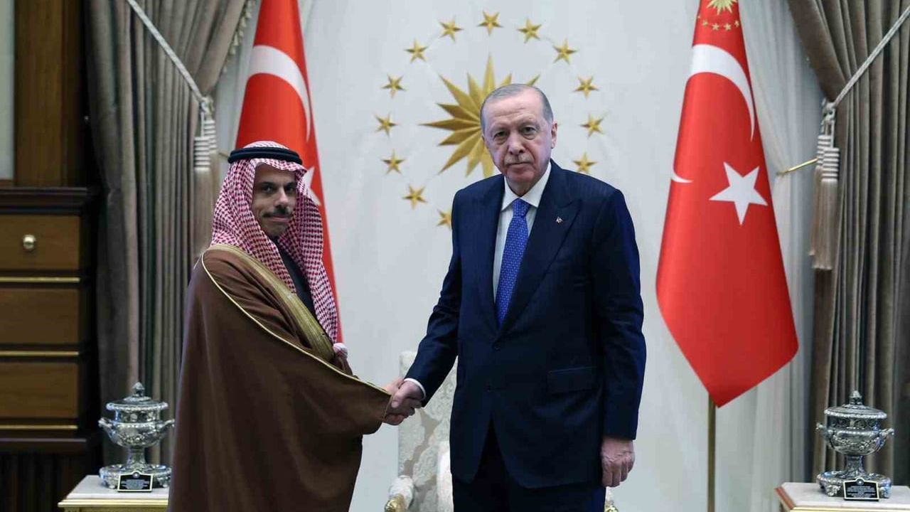 Cumhurbaşkanı Erdoğan, Suudi Arabistan Dışişleri Bakanı Faysal bin Ferhan'ı Cumhurbaşkanlığı Külliyesi'nde Kabul Etti