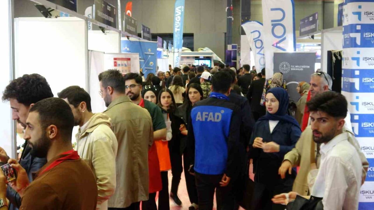 DAKAF’26 Van'da: 'Gençliğin Üretim Çağı' temalı kariyer fuarı ikinci gününde yoğun katılım