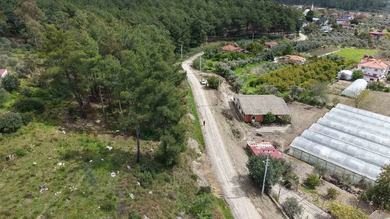 Dalaman Kargınkürü Kıryer'de 2 kilometrelik içme suyu hattı yol kenarına taşındı ve yenilendi