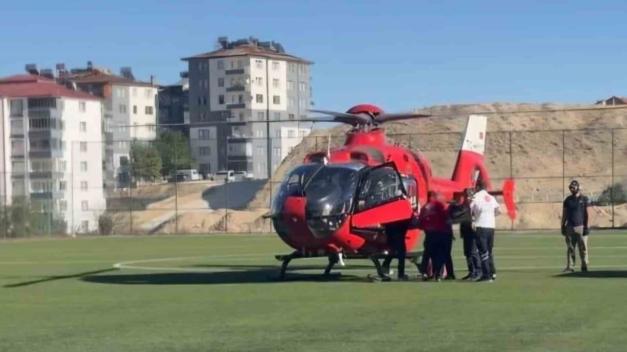 Darende'de mide kanaması geçiren 78 yaşındaki hasta hava ambulansıyla Malatya'ya sevk edildi