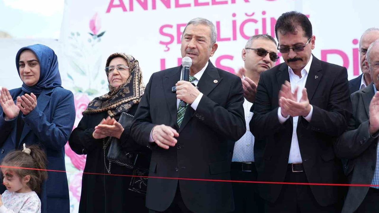 Darende'de Üç Gün Sürecek Anneler Günü Şenliği Başladı