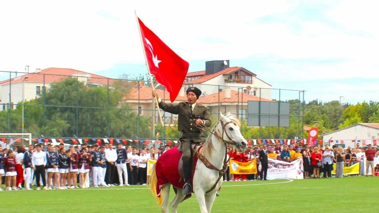 Datça'da 19 Mayıs kutlamalarında atlı gösteri büyük beğeni topladı