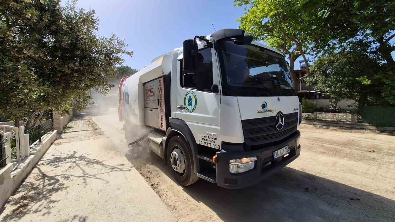 Davutlar sokaklarında bayram temizliği: Kuşadası Belediyesi'nden kapsamlı çalışma