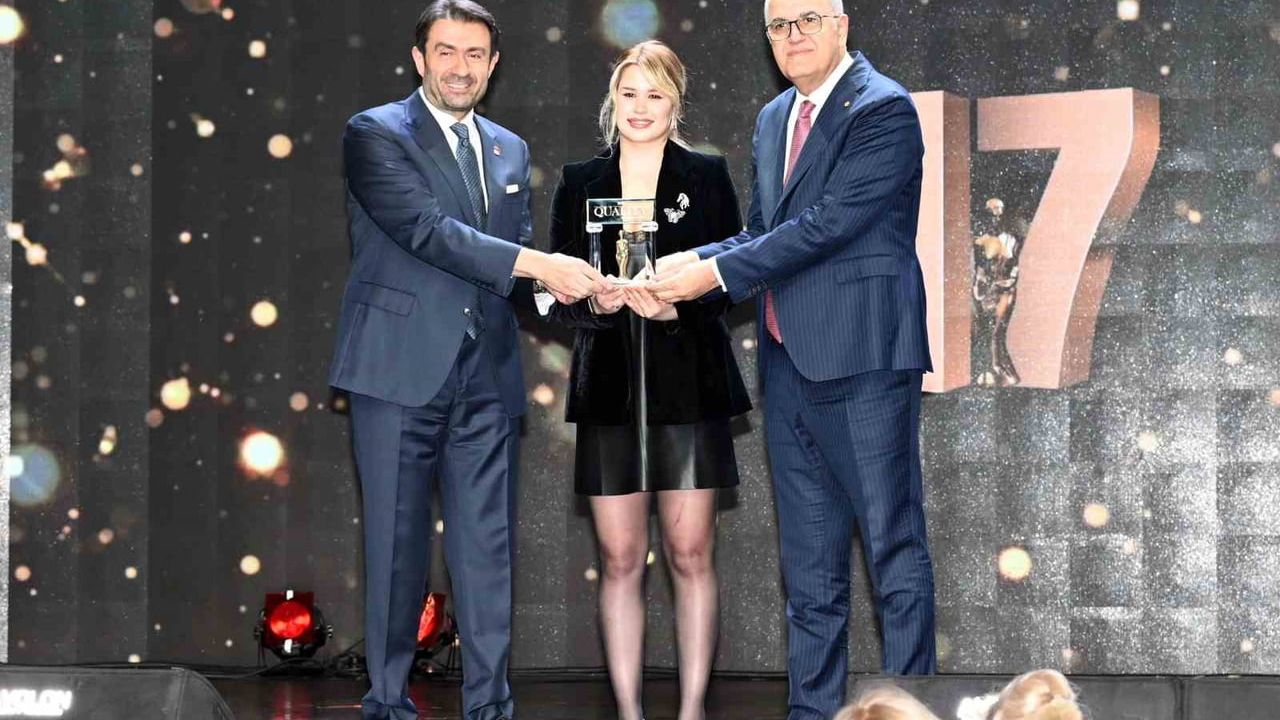 Defne Kurt, Singapur Dünya Şampiyonası'nda 5 altınla Yılın Sporcusu seçildi