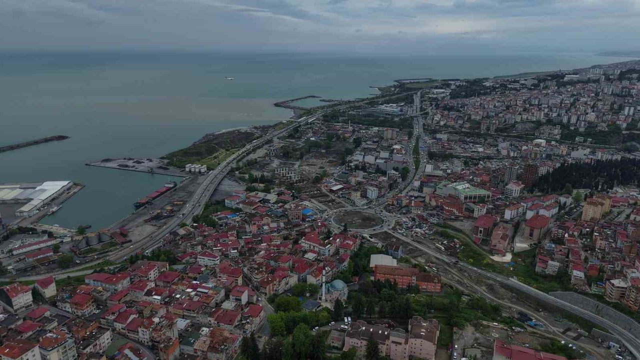 Değirmendere Tüneli, Karadeniz Sahil Yolu'na Değirmendere Viyadüğü ile bağlanıyor