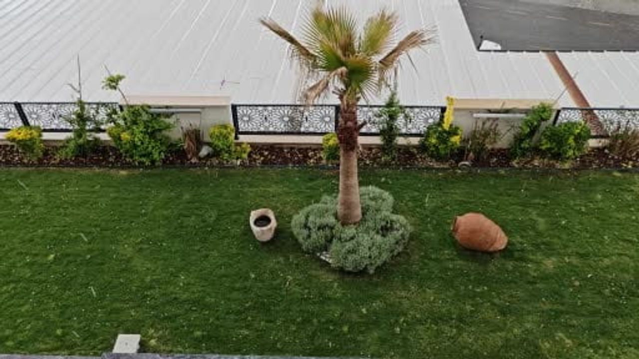 Demirci'de Şiddetli Dolu Kiraz Bahçelerinde Endişe Yarattı
