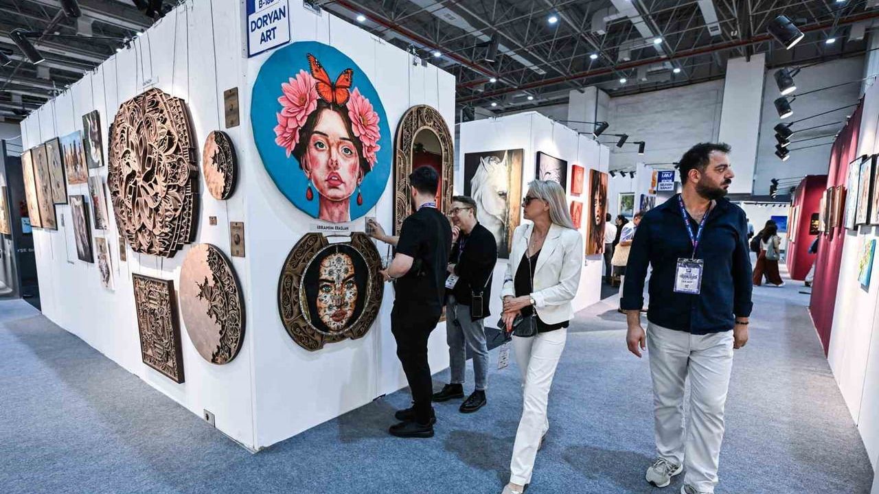 Denizbank 3. IAAF İzmir Sanat Fuarı Fuar İzmir’de açıldı — 120 galeri, yaklaşık 1.600 sanatçı