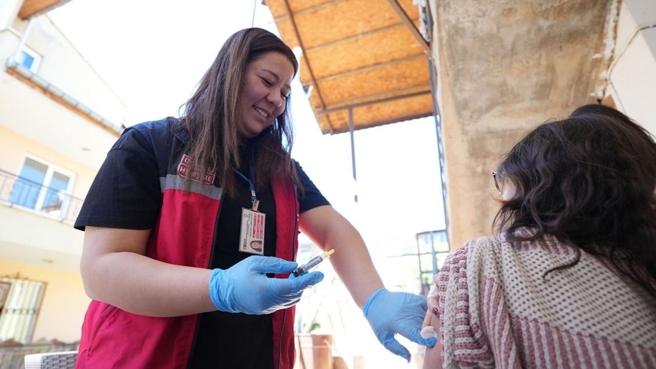 Denizli Büyükşehir Belediyesi ücretsiz HPV aşı uygulamasını başlattı