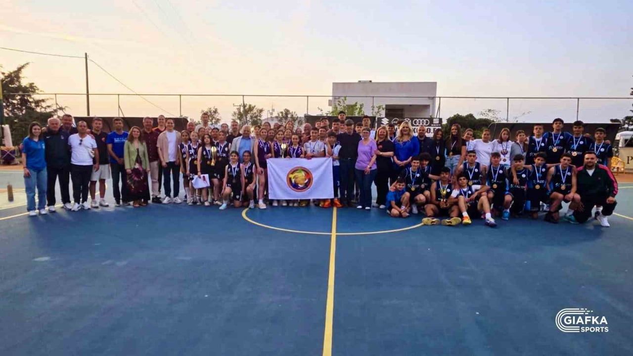 Denizli Büyükşehir Belediyespor U-14 Kız Takımı, Ege Dostluk Turnuvası'nı namağlup kazandı