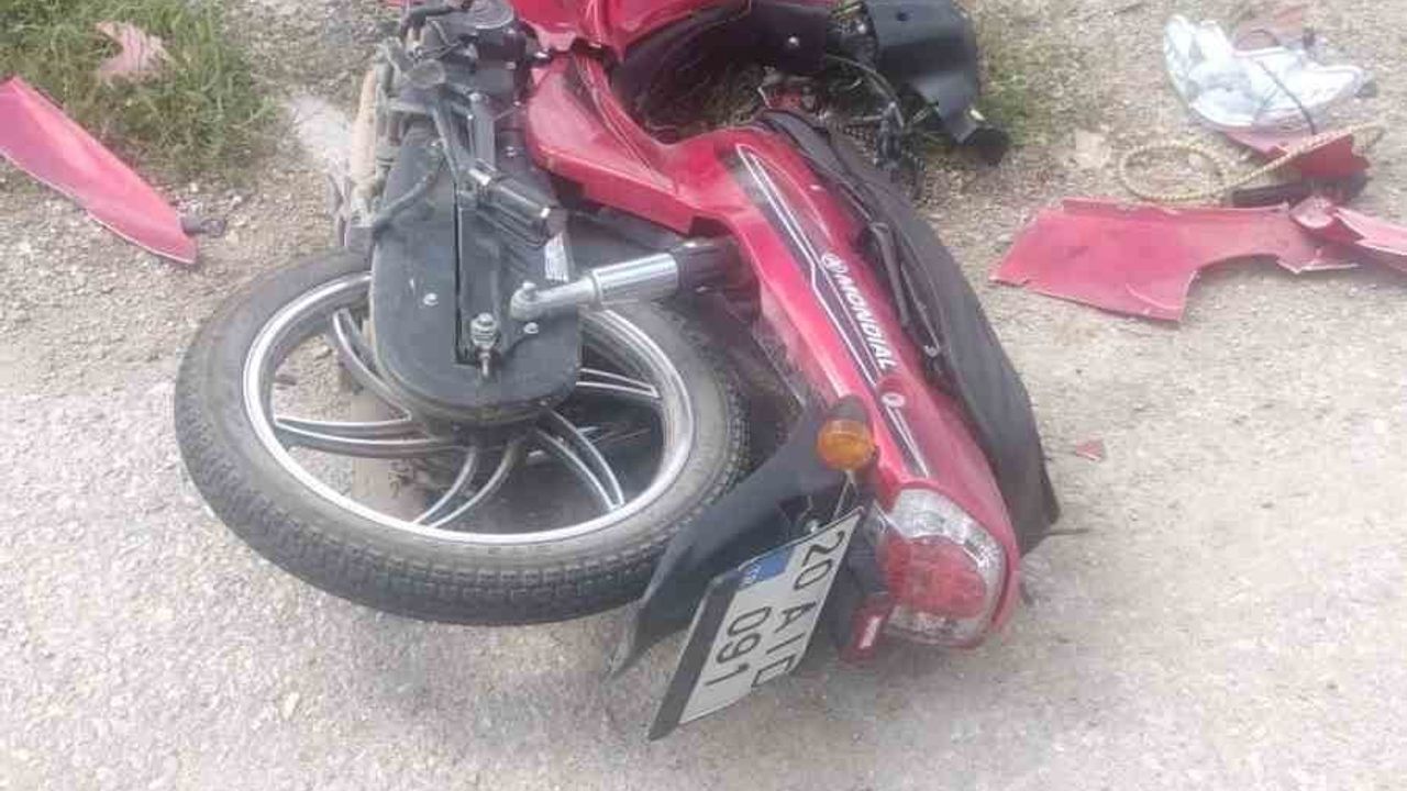 Denizli Çivril'de motosiklet-kamyonet çarpışması: sürücü Tuğrul Gök hayatını kaybetti