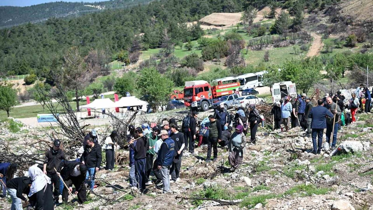 Denizli'de 28 polis şehidi anısına 200 fidan dikildi