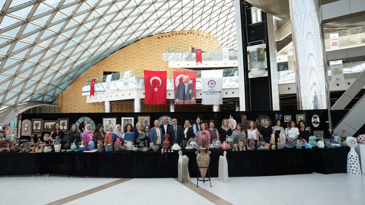 Denizli’de 9. 'Geçmişin Altın İzleri' Karma Sergisi sanatseverlerle buluştu