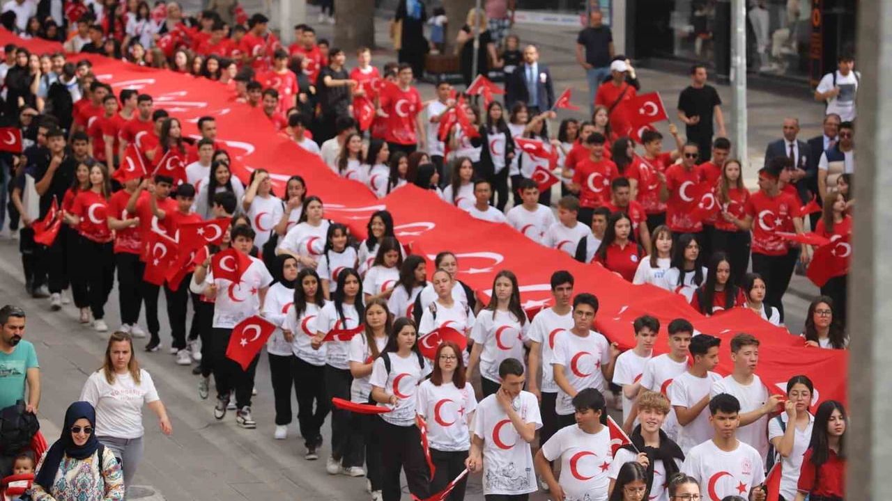 Denizli'de Gençlik Haftası Başlıyor: 19 Mayıs Kutlamaları Açıkhava Tiyatrosu'nda