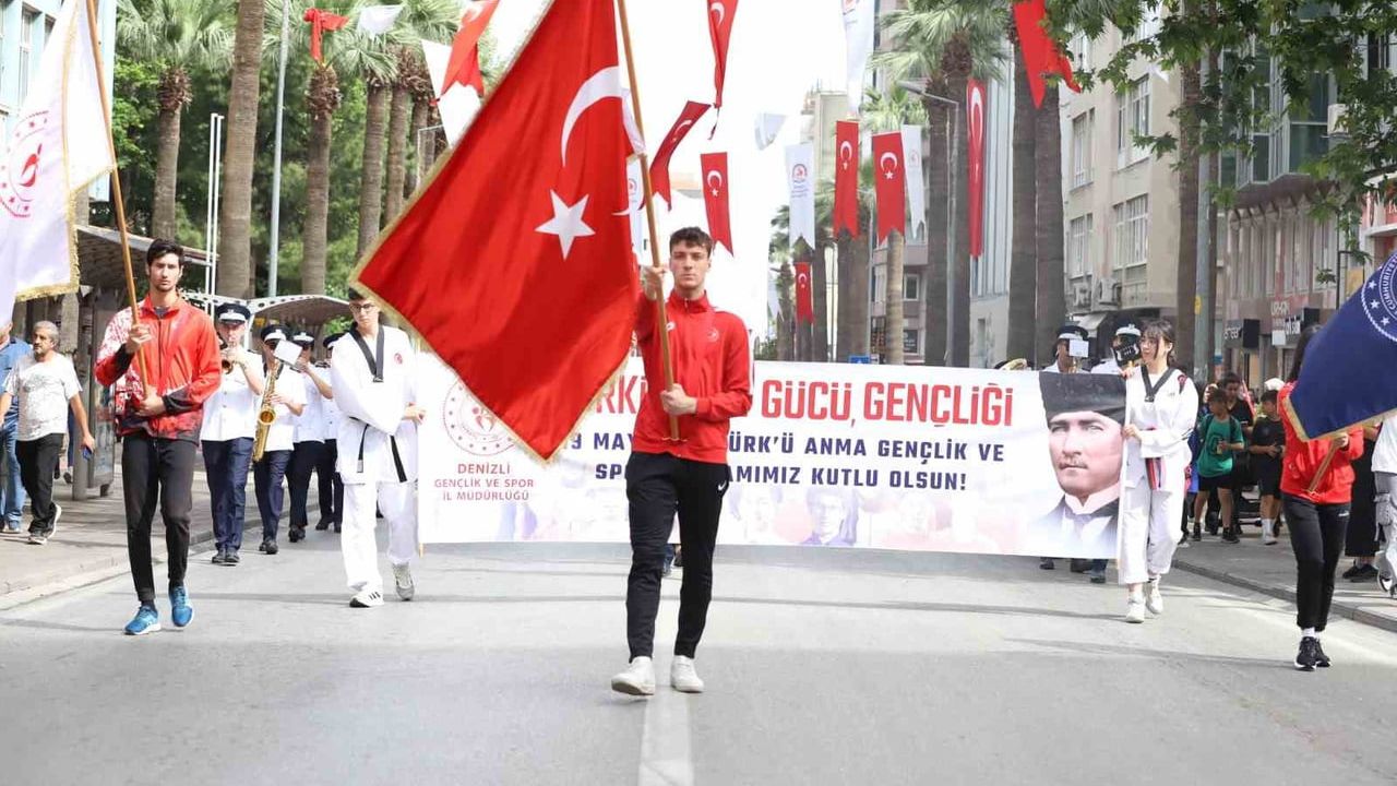 Denizli'de Gençlik Haftası sürüyor: 19 Mayıs kortejinde 120 metrelik Türk Bayrağı taşınacak