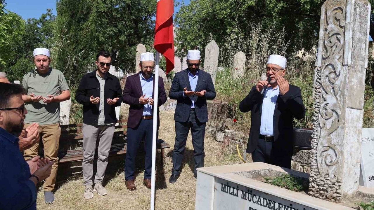 Denizli’de Müftü Ahmet Hulusi Efendi 15 Mayıs Milli Mücadele Günü'nde kabri başında anıldı