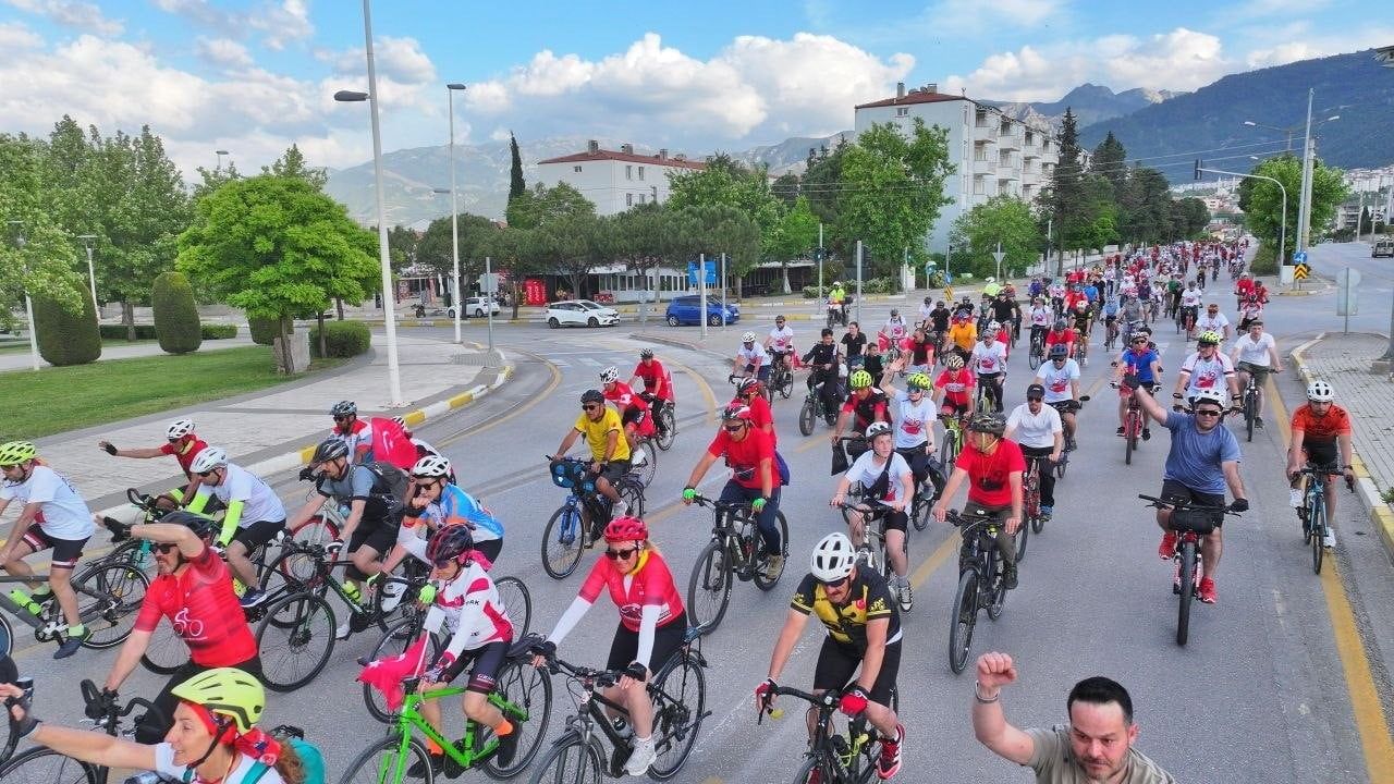 Denizli'de 'Umuda Pedal Çevir' Bisiklet Şenliği: 19 Mayıs Coşkusu ve Lösemi Farkındalığı