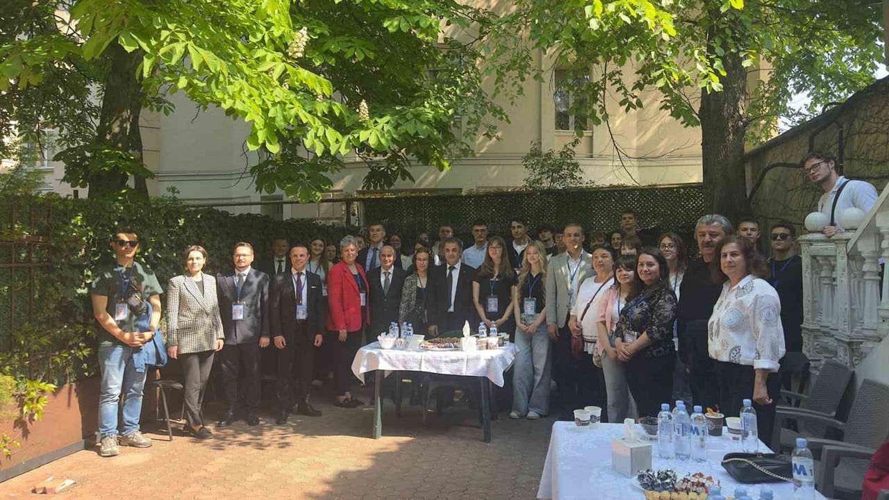 Denizli ile Gagauzya arasında kardeş okul köprüsü: İbrahim Cinkaya ve Kongaz Süleyman Demirel Türk Lisesi iş birliği