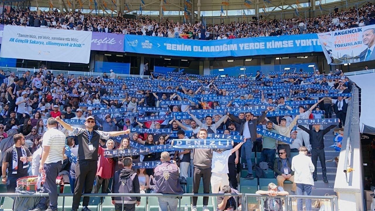 Denizlili gençler AK Parti'nin 'Bir Gençlik Şöleni'nde öne çıktı