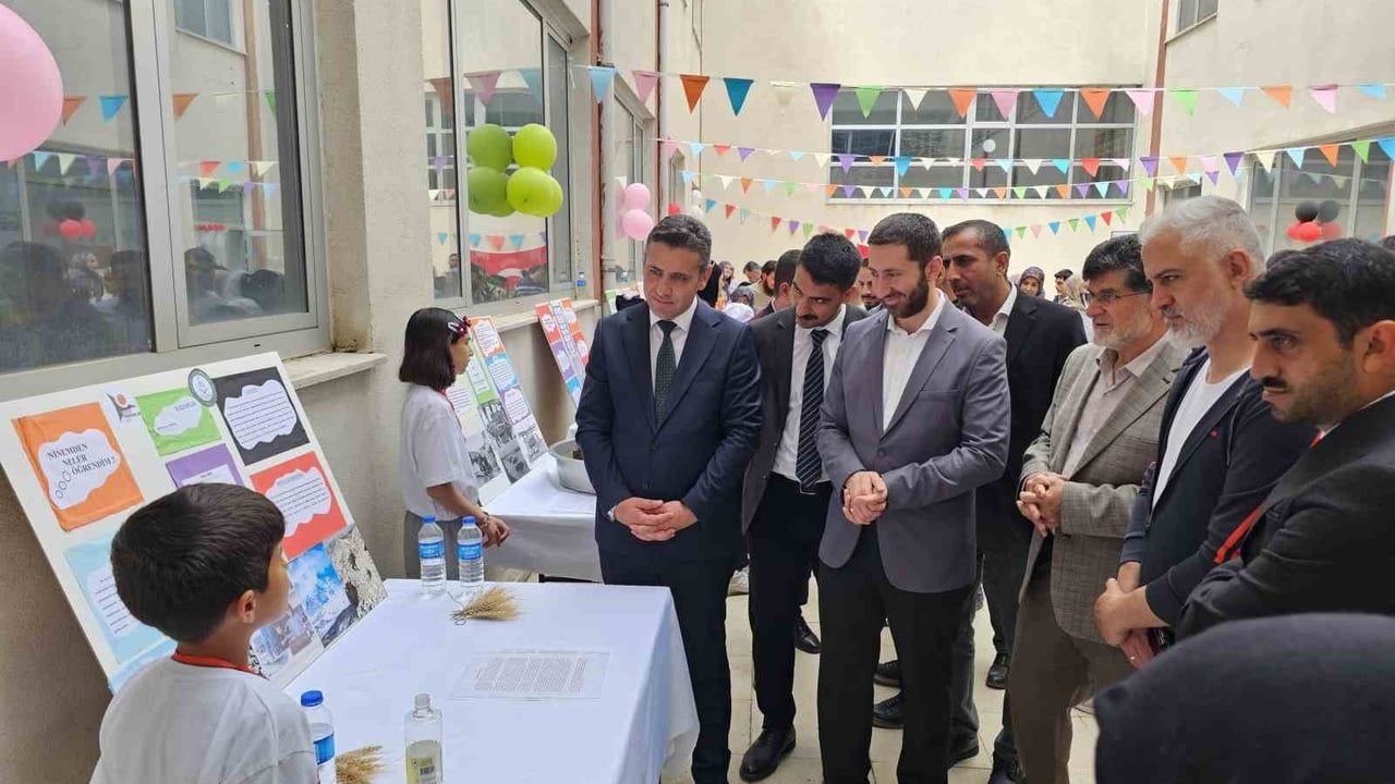 Dicle'de TÜBİTAK 4006–B Bilim Fuarı 10 projeyle ziyaretçilerini ağırladı