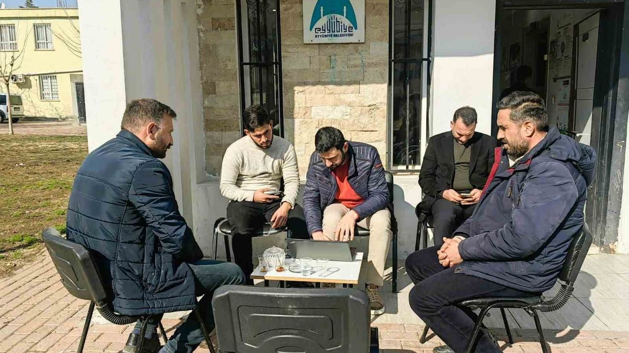 Dicle Elektrik'in "4M" Mobil Müşteri Merkezleri Şanlıurfa'da Muhtarlarla Sahada
