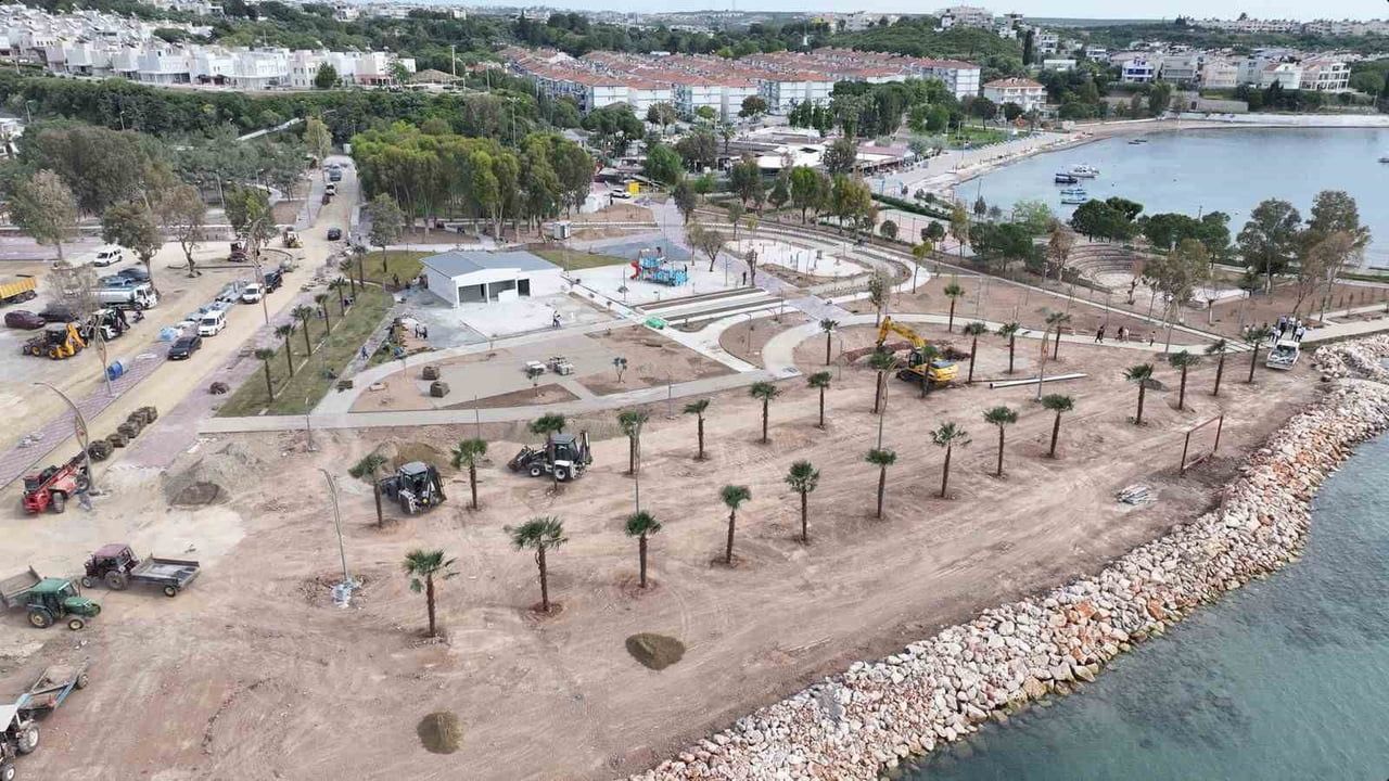 Didim'de 19 Mayıs: Mavişehir Atatürk Kültür ve Yaşam Alanı açılışı, kortej ve Murat Dalkılıç konseri