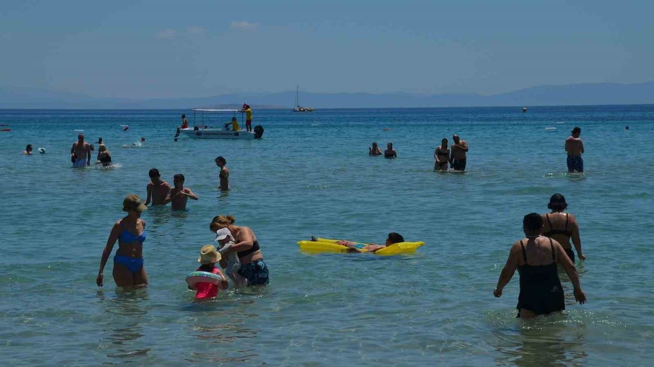 Didim’de 9 günlük bayram tatilinde Altınkum’a ziyaretçi akını