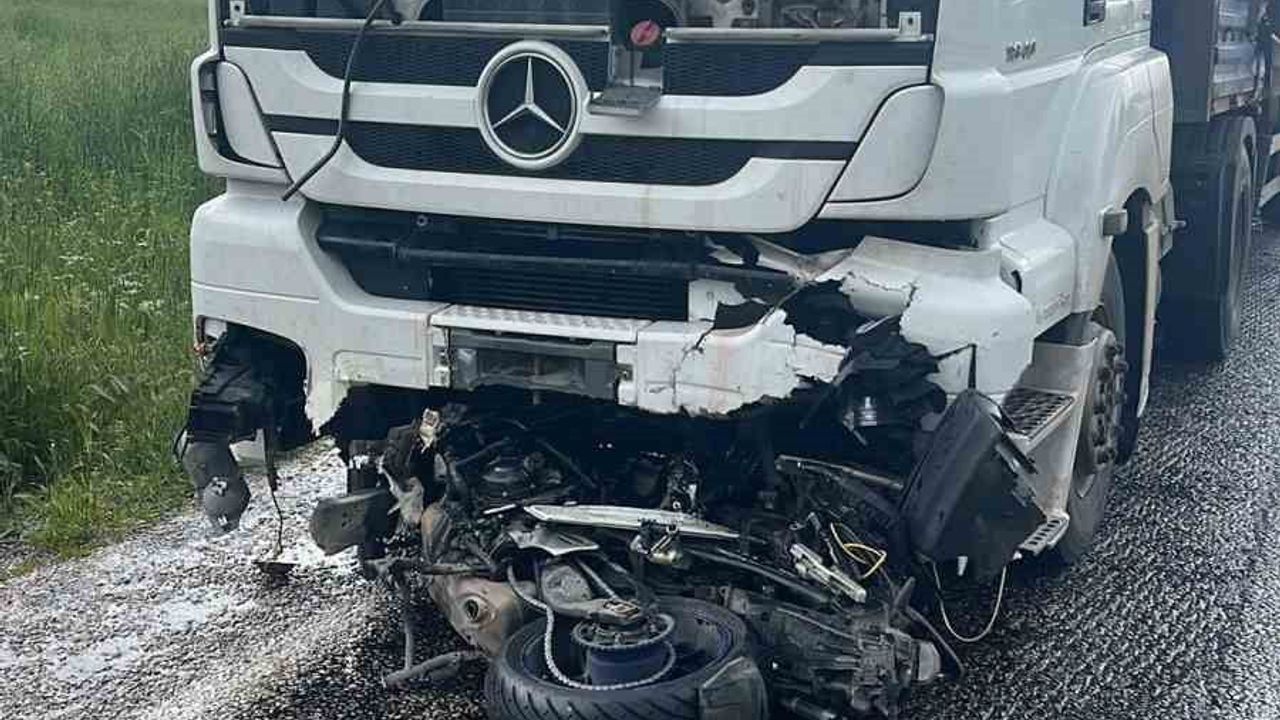 Dinar'da motosiklet tırın altına girdi: Aydınlı iş insanı Mustafa Akay hayatını kaybetti