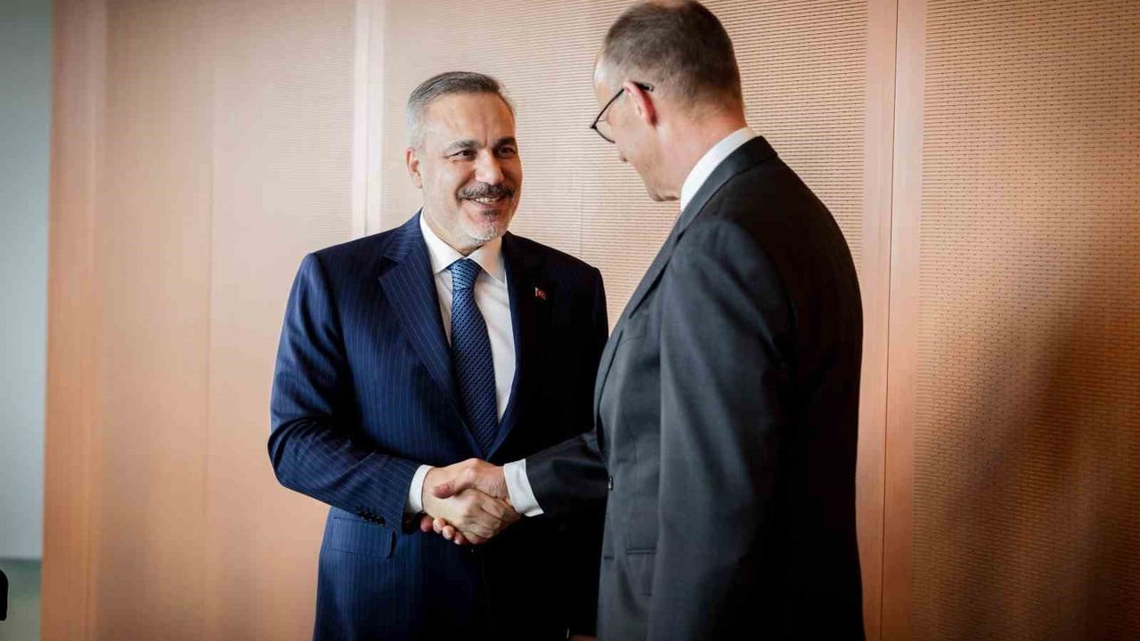 Dışişleri Bakanı Hakan Fidan, Almanya Başbakanı Friedrich Merz ile Berlin'de Görüştü
