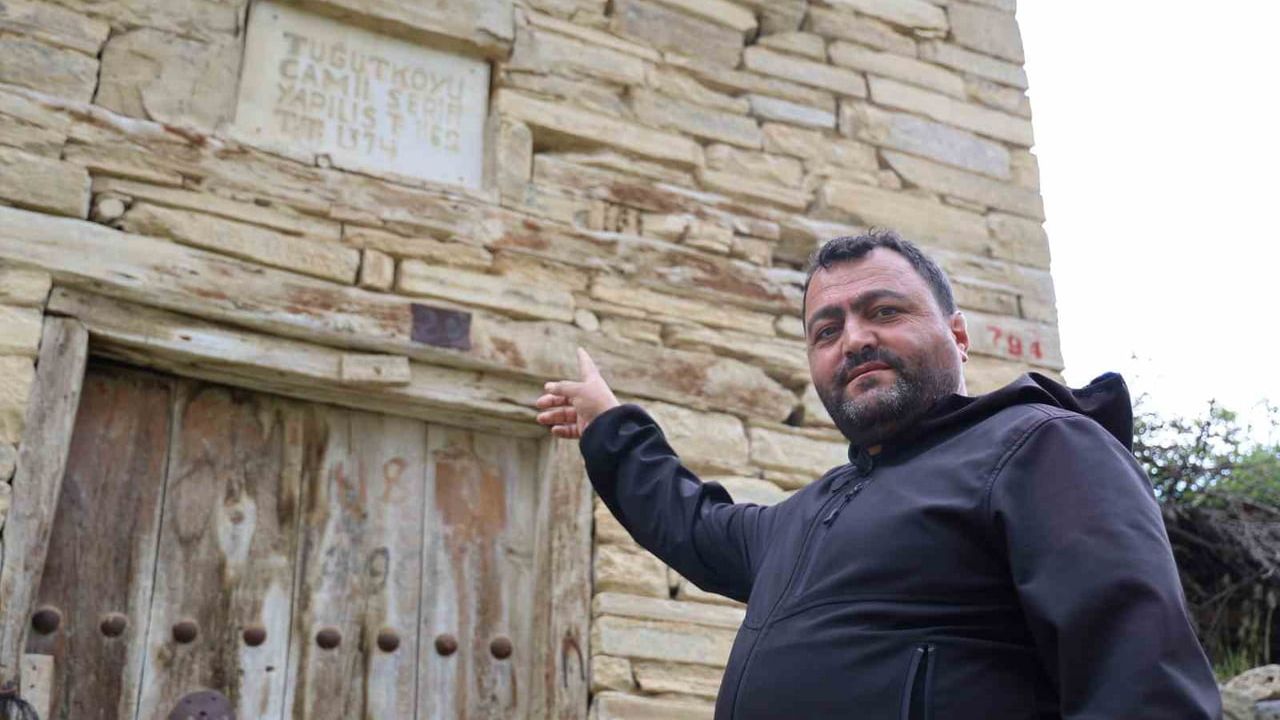 Divriği'de 8 asırlık Çiğdemli köyü taş evleriyle turizme açılmayı bekliyor