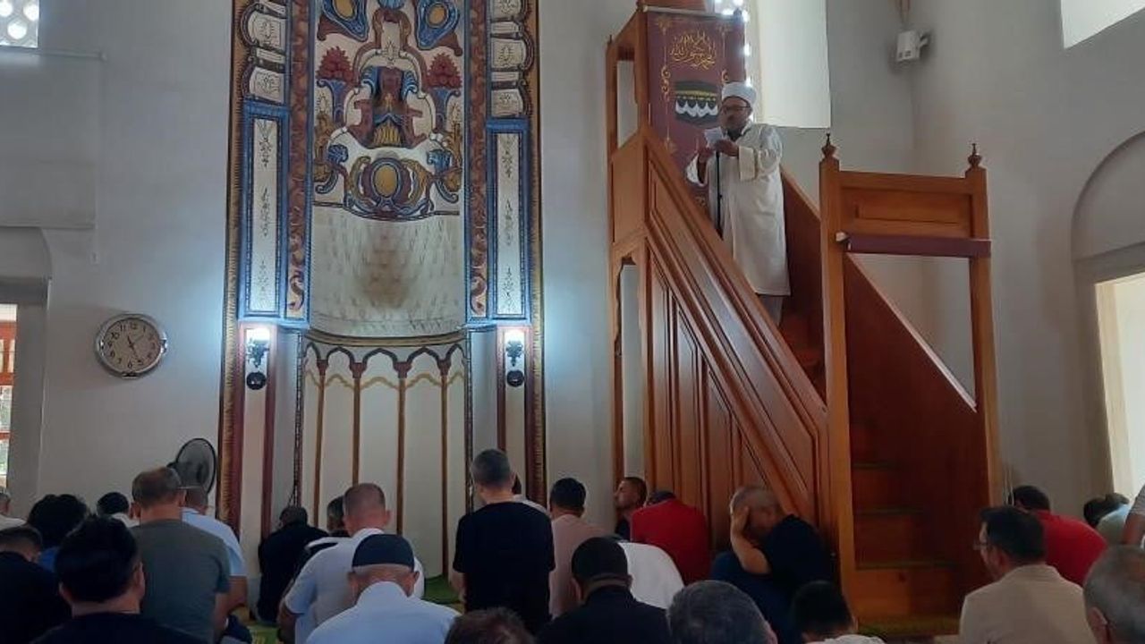 Diyanet’in Cuma Hutbesi: Söz Ahlakı ve Sosyal Medya — Sanal Kumar ve Dijital Bağımlılık Uyarısı
