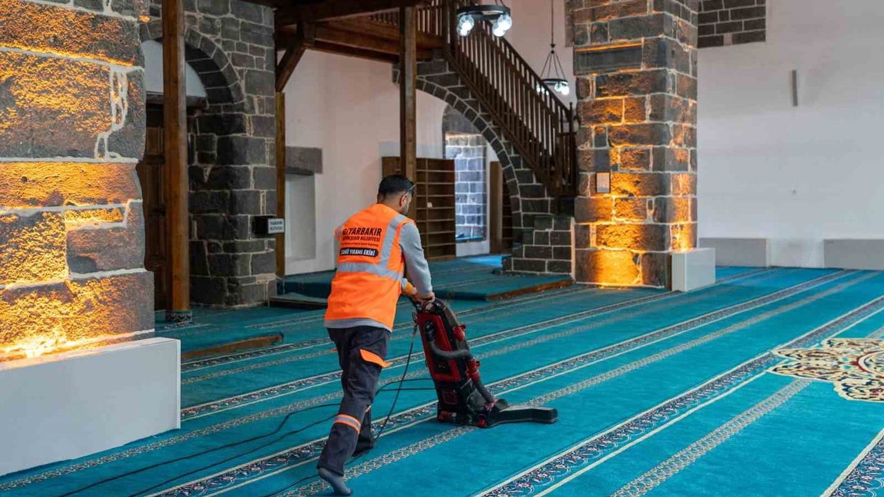 Diyarbakır'da ibadethaneler Kurban Bayramı öncesi kapsamlı temizleniyor