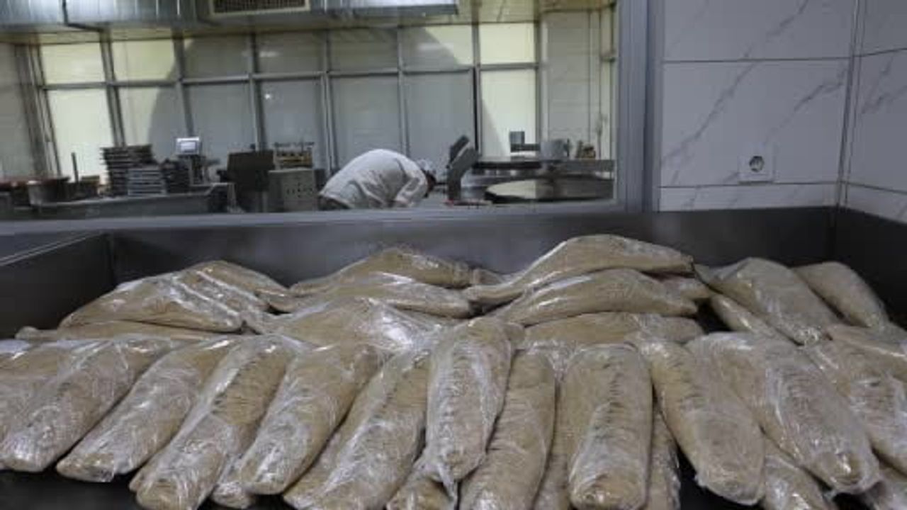 Diyarbakır'da Kurban Bayramı öncesi tescilli tatlılara talep arttı; imalathaneler üç vardiya çalışıyor