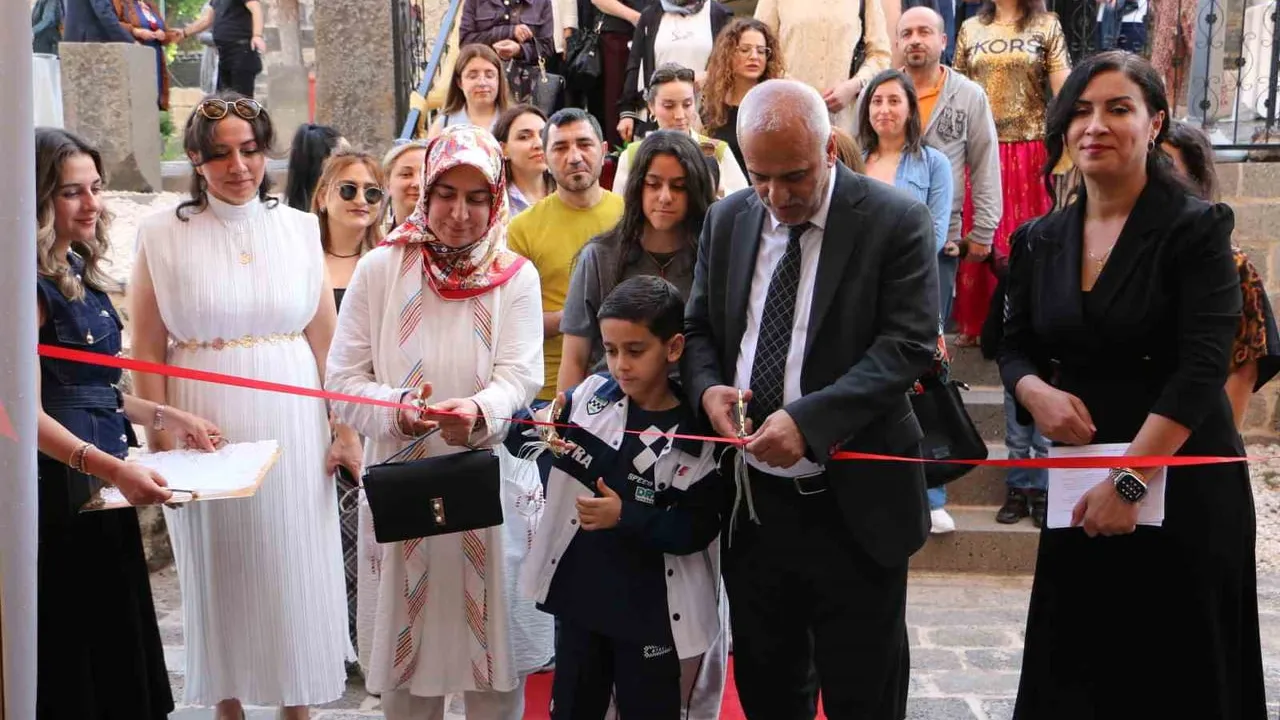 Diyarbakır'da öğrencilerin atık malzemelerle hazırladığı eserler İçkale'de sergilendi