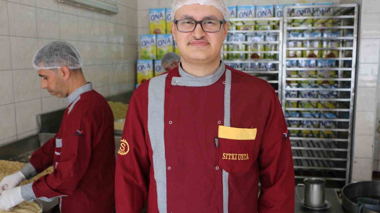Diyarbakır'da tatlıcılarda bayram mesaisi: Üretim 3 vardiyaya yükseldi